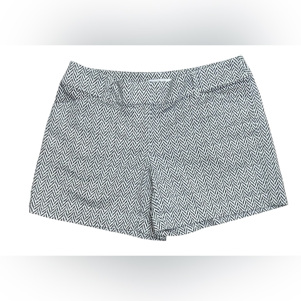 White House Black Market Chevron Print‎ Shorts- Women’s, Size 2, EUC.
